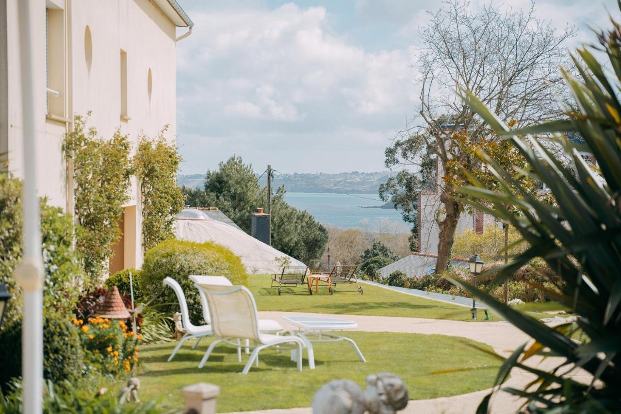 Hotel Les Agapanthes Плубаланек Екстериор снимка